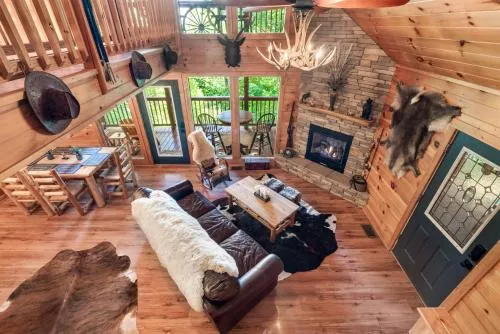 Bear Mountain Chalet in the Woods w/ Hot Tub photo 2