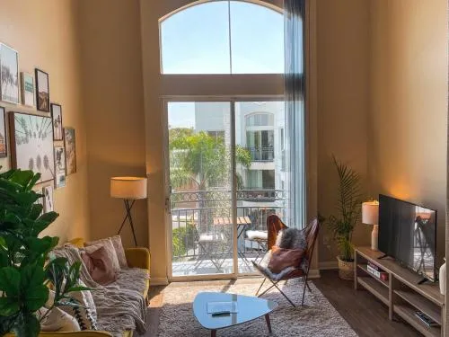 Sunny 1BDR centrally located in Marina del Rey photo 2
