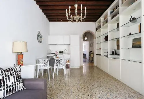GuestHost - Casa del Mandolino - Cozy Apt near the Station! photo 2