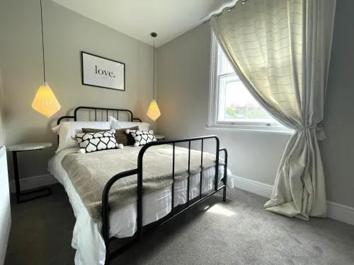 Secret Boutique Abode in Beautiful Clifton Village photo 2