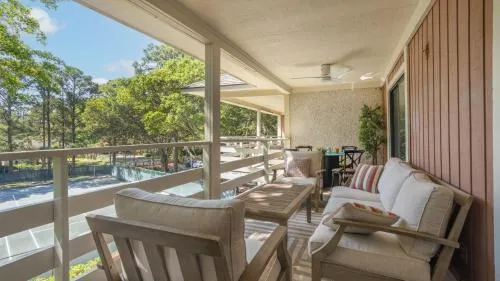 Walk to the Beach Contemporary Coastal Villa Fully Remodeled Spring 2024 Expansive Balcony photo 2