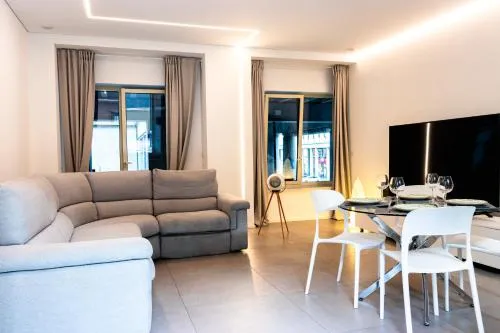 WHITE ROMA - elegant and comfortable photo 2