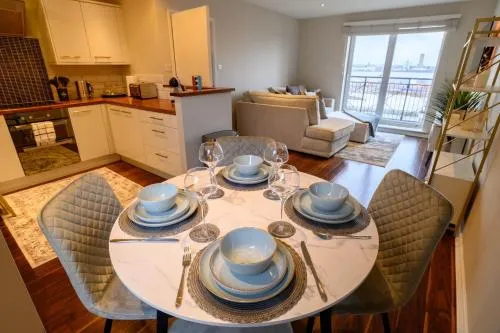 Stunning Liverpool City Location with River View and parking space included photo 2