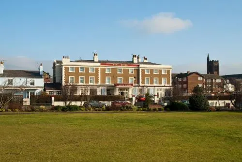 The Royal Hotel photo 2
