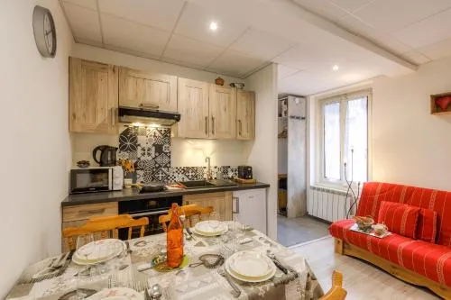 La Maisonnée de Julie Chamonix Centre: Walk to Aiguille du Midi, Sleeps 5 - Happy Rentals photo 2