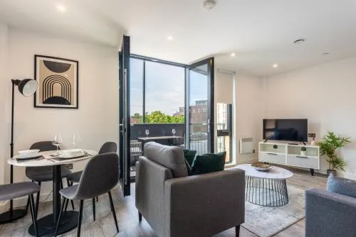 Superior Apartment with Balcony & Gym photo 2
