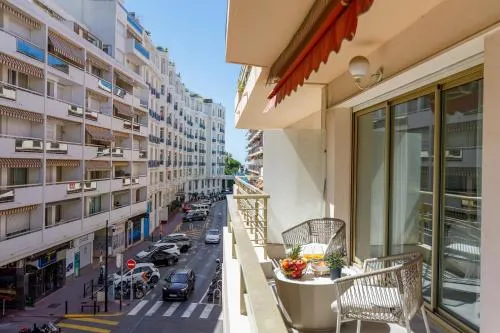 Premium 80sqm Apartment Opposite Martinez, Steps from Congress Center photo 2
