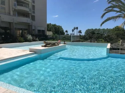 Appartement terrasse piscine et accès plage photo 2