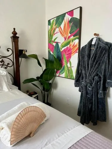Stunning Little Havana Close to Airport, Calle Ocho, Brickell, Cruises,Wynwood and the Beaches - Free Parking photo 2