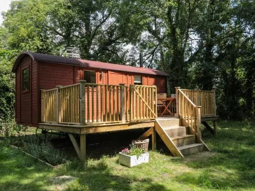 The Foxes Den Shepherds Hut photo 2
