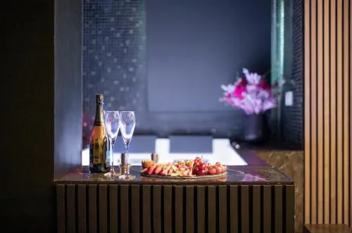One Night Love Room Unique photo 2