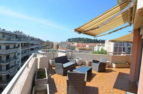 HELIANTHE - Superbe appartement avec terrasse vue mer et Château au Port de Nice photo 2