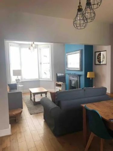 Gloucester Rd 2 mins away - Fab, new, trendy house photo 2