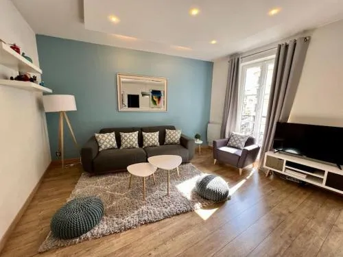 Newly renovated spacious apartment in Montorgeuil area photo 2