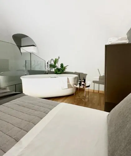 Jacuzzi Luxury Apartment in the Town Centre photo 2