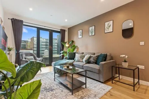 Shanti Suite - 2BED 2BATH City Centre - WIFI - Netflix- Parking- Modern- Perfect for Family, Contractors, Leisure, Business by Shanti Nights photo 2