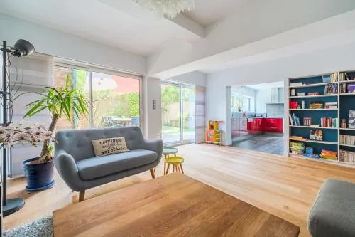 Apt T5 rénové avec bureau jardin et parking en centre ville photo 2