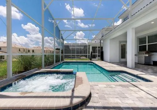 Stunning Home wPrivate Pool, minutes from Disney photo 2