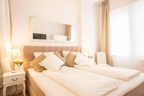 FRITZ by ROCKCHAIR Apartments l SUPERHOST Status l 3 Bedrooms Boxspringbeds 2 Bathrooms 2 Kitchen - Cozy Family & Business Flair welcomes you! photo 2