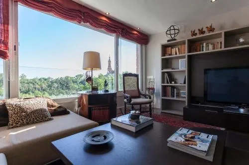 Spacious Apartment with Views of Plaza de España & María Luisa Park photo 2