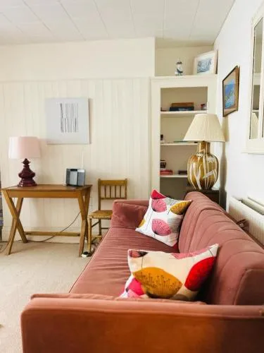 Spacious comfortable flat with free parking in East Finchley, Muswell Hill & close to Alexandra Palace photo 2