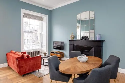Dragon Suites Luxury Apartments at 9 Albyn Place photo 2