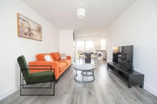 Stylish 3-Bed Home-Liverpool photo 2