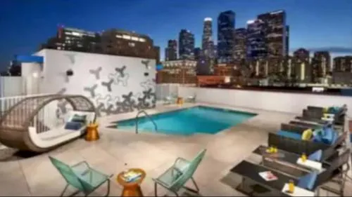 Lovely 3BR Apt With Balcony And Rooftop Pool Plus Views photo 2
