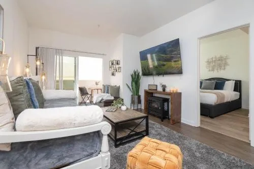 Hollywood Apartment Near Walk of Fame photo 2