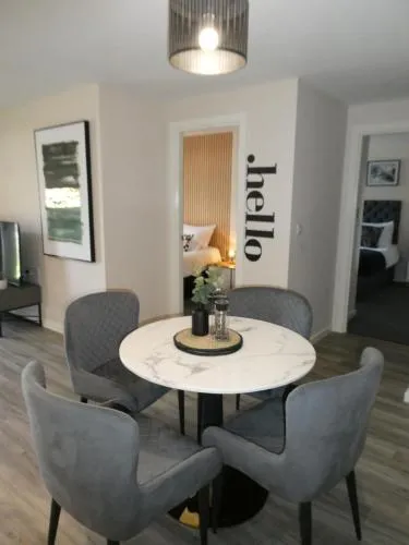 2 Bed 2 Bath Apartment Close to City Ctre Sleeps 5 -Free Parking photo 2
