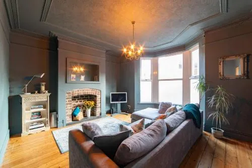 Family Stay By Sefton Park & Lark Lane Parking photo 2