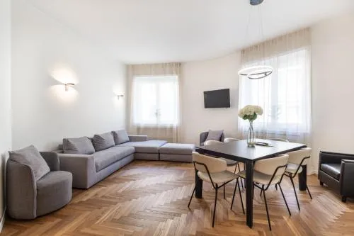 Cool and Big Central Apartment Duomo - White photo 2