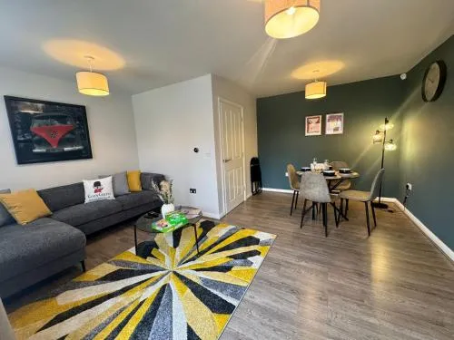 StayVa MCR -Stylish 3Bdr by Etihad and Co-op Live photo 2
