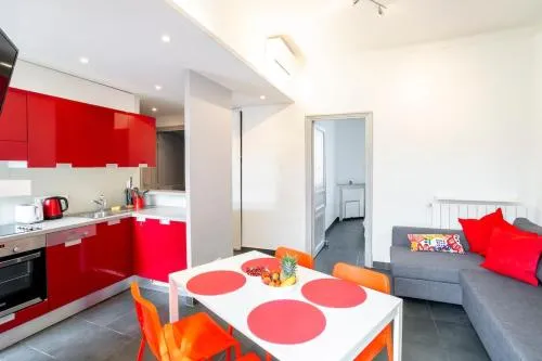 Bright and modern 2 BR in the heart of Antibes! photo 2