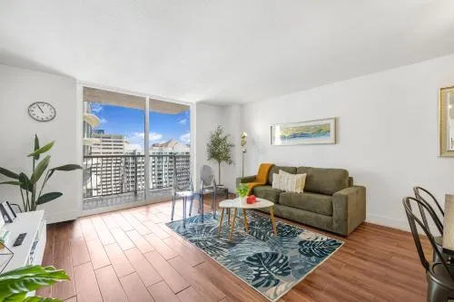 Exclusive 1BR Apartment on 35th floor photo 2