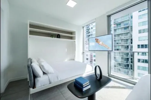 Spacious Studio in the Heart of Downtown Miami photo 2