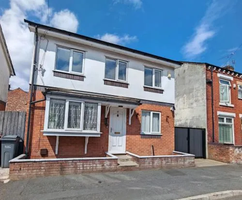 Regent House - Holiday Home With Free Parking - 5 Minutes Drive to Coop Live Arena, Etihad Stadium & Manchester City Centre photo 2