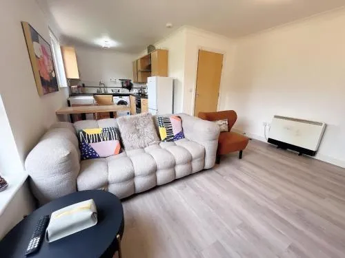 Quiet 2 bedrooms and 2 bathrooms with free parking photo 2