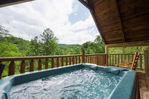 Private Studio Log Cabin! Mountain View, Hot Tub, Fireplace, Honeymoon! photo 2