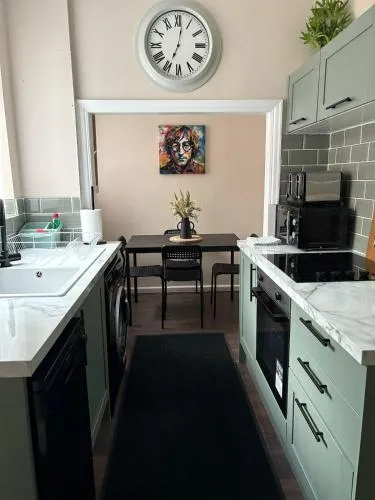 Anfield Home - Sleeps 7 - 1 min walk to Stadium! photo 2