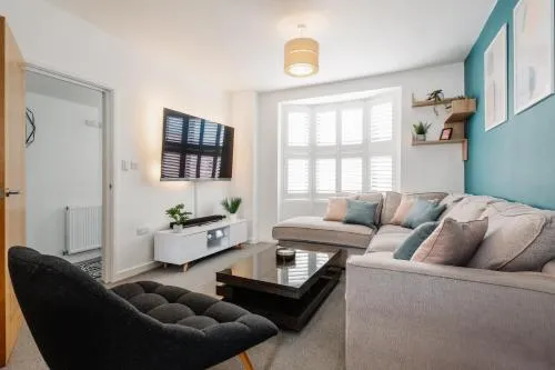 Modern Hove Home close to Brighton Beach with FREE PARKING photo 2