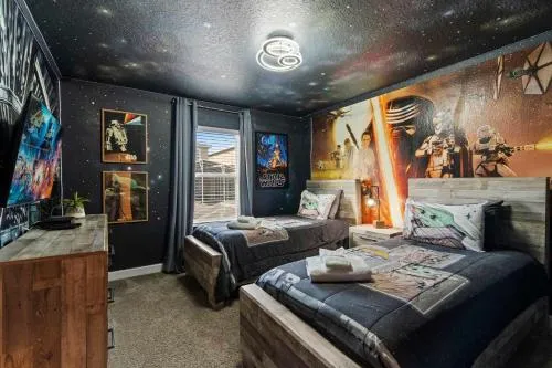 Chic 4BR Home with Mickey & Star Wars Rooms photo 2