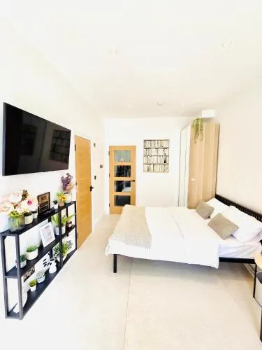 Chic Apartment E10 photo 2