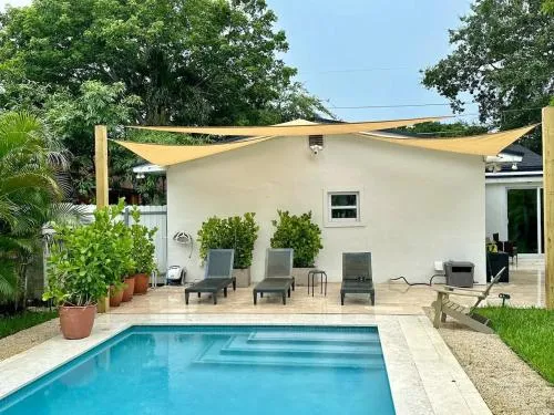 Vibrant 4bd 2ba Miami Home w POOL photo 2
