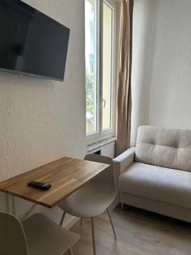 Juan Les Pins Centre, 3-person studio with mezzanine photo 2