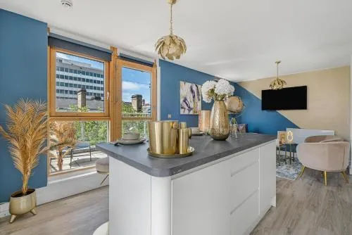 Golden View-Wyndale Living-Central Birmingham photo 2
