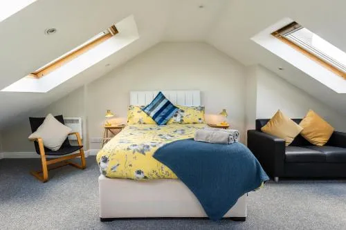 Stylish Urban Retreat- Fast WiFi & Private Ensuite photo 2