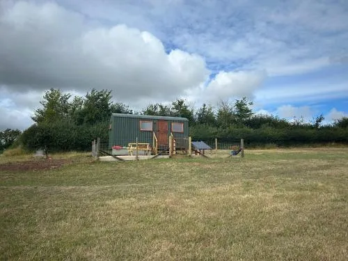 1 Bed Hut - Sleeps 2 - Parking - Smoking photo 2