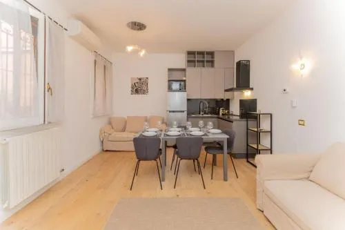 New Exclusive Apartment FONDAZIONE PRADA Tram to Duomo photo 2
