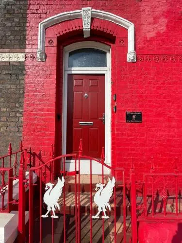 The LFC Red House - Spacious House With 5 Bedrooms, 2 Bathrooms, Street Parking And 1 Minute From The Stadium photo 2